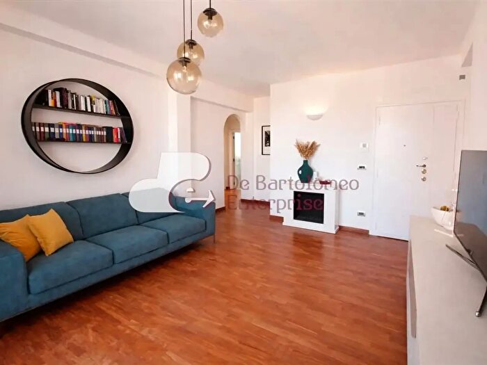 Appartamento trilocale in vendita in Viale Unità dItalia, Bari