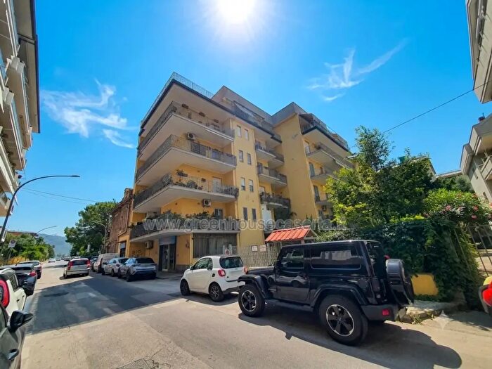 Appartamento quadrilocale in vendita in Via Amalfi Repubblica Marinara, Caserta