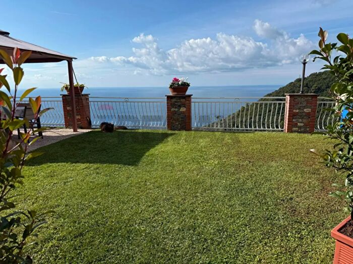 Casa quadrilocale in vendita in Recco