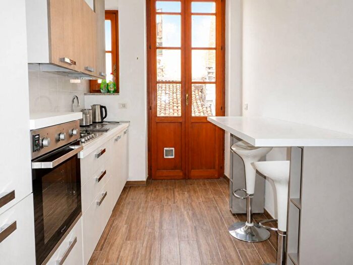 Appartamento quadrilocale in affitto in Via dell'Accademia Albertina, Via della Rocca, Torino