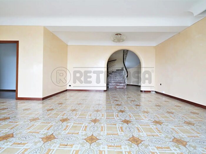 Casa con 9 locali in affitto in Via Antonio Fogazzaro, Longare