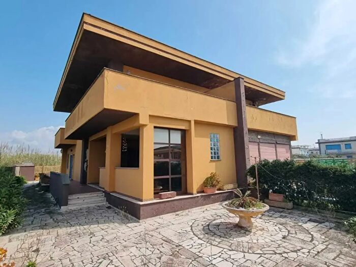 Casa quadrilocale in vendita in Via delle Colombe, Ardea