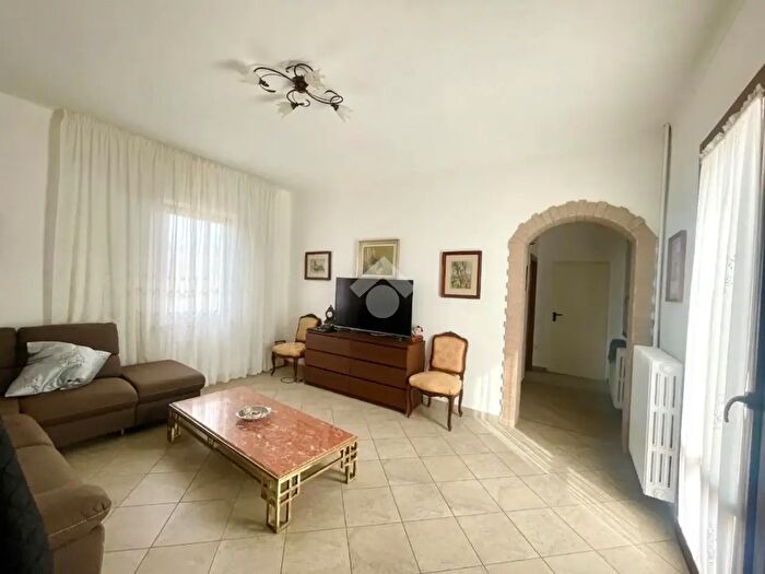 Casa con 6 locali in vendita in Via Belvedere Fogliense, Tavullia