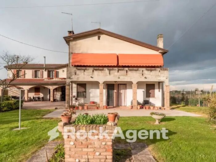 Casa con 6 locali in vendita in Via Argine Sinistro, Correzzola