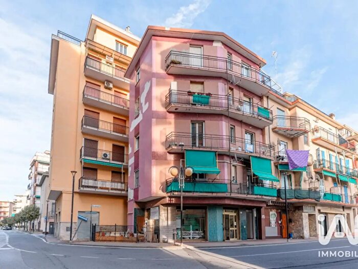 Appartamento trilocale in vendita in Via Varatella, Borghetto Santo Spirito