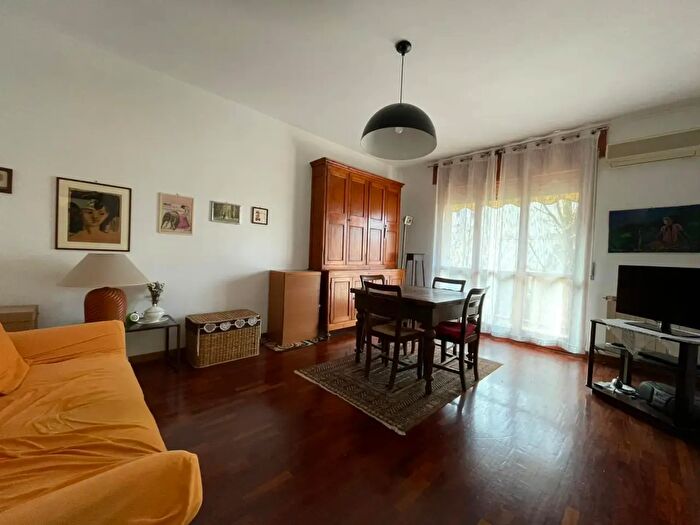 Appartamento con 7 locali in vendita in Via Ruffini, Modena