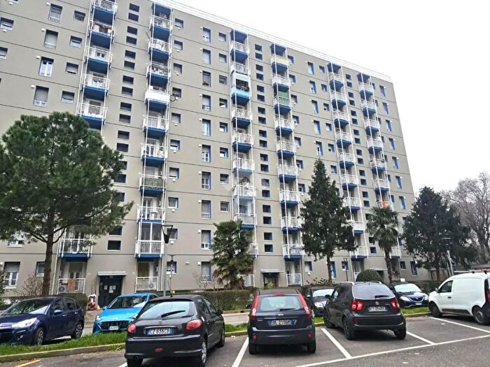 Appartamento trilocale in vendita in Via Costantino Baroni, Milano