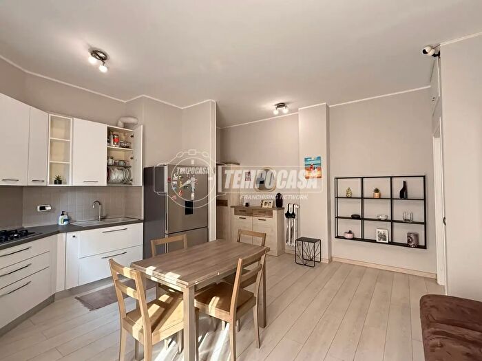 Appartamento trilocale in vendita in Via Arno, Rozzano