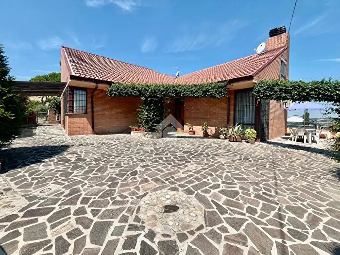 Casa con 6 locali in vendita in Via Polverella, Poggio Torriana