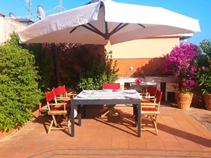 Appartamento con 6 locali in vendita in Via San Domenico, Napoli