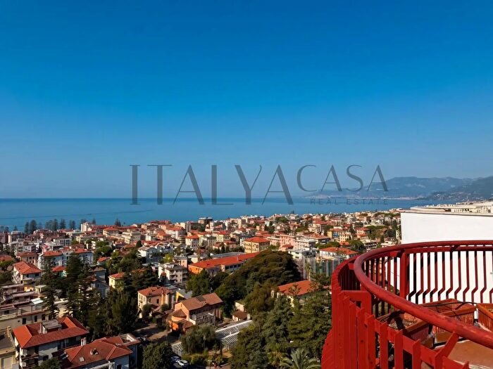 Appartamento con 5 locali in vendita in Via Virgilio, Bordighera