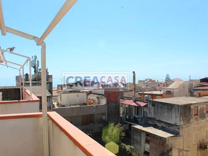 Appartamento quadrilocale in vendita in Via Sparagonà, Santa Teresa Di Riva