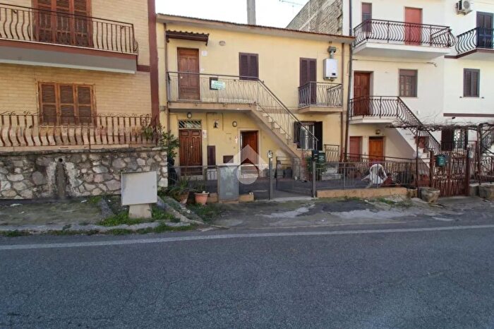 Appartamento trilocale in vendita in Via Roma, Montorio Romano