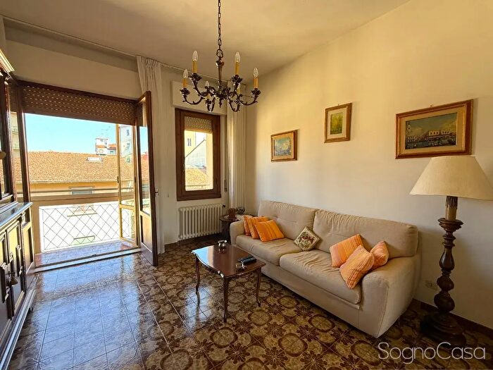 Appartamento con 5 locali in vendita in Via Cento Stelle, Firenze