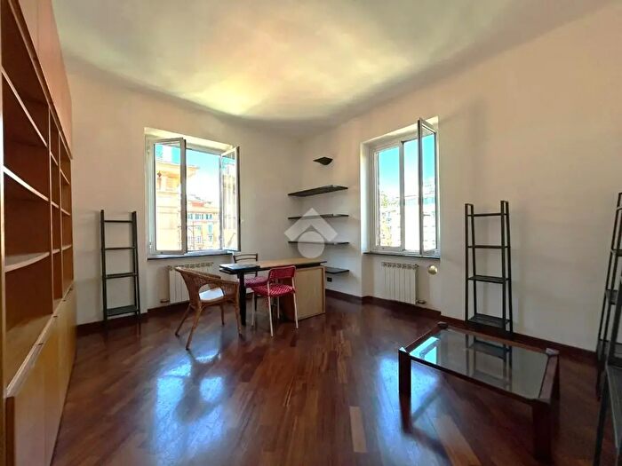 Appartamento trilocale in vendita in Via Gorizia, Genova