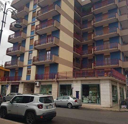 Appartamento con 6 locali in vendita in Piazza Vittorio Emanuele, Centro, Massafra