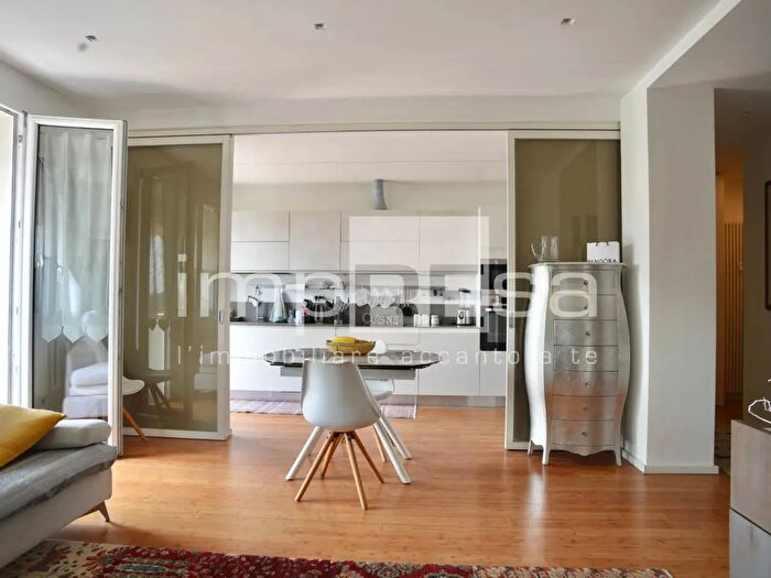 Appartamento con 6 locali in vendita in Viale Novembre, Treviso