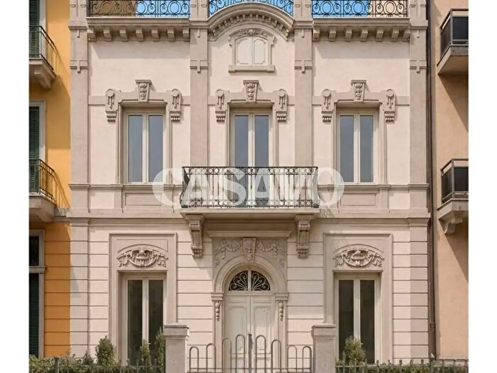 Casa con 11 locali in vendita in Via Gabriele d'Annunzio, Viareggio