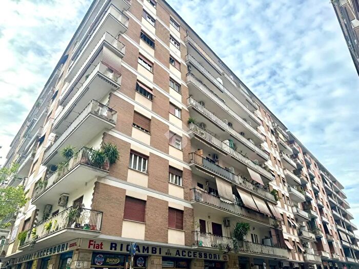Appartamento trilocale in vendita in Via Quinto Pedio, Roma