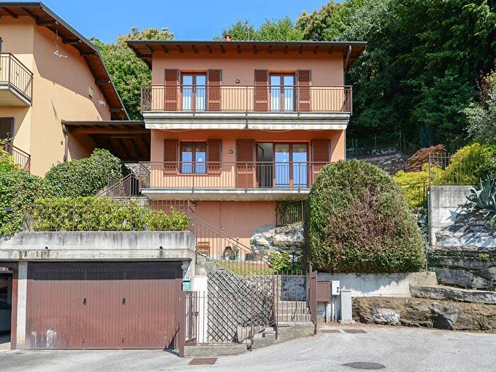 Casa quadrilocale in affitto in Via Cervino, Longone al Segrino