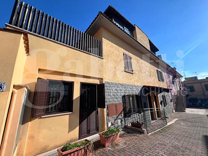 Appartamento trilocale in vendita in Via dei Malaspina, Roma