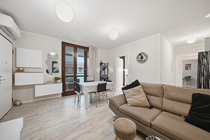 Appartamento trilocale in vendita in Viale Monte Grappa, Novellara