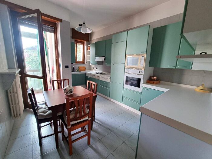 Appartamento con 5 locali in affitto in Corso Cosenza, Mirafiori Nord, Torino