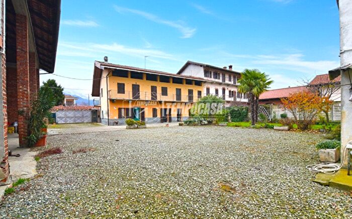 Casa con 6 locali in vendita in Borgata Braidacroce, Valperga