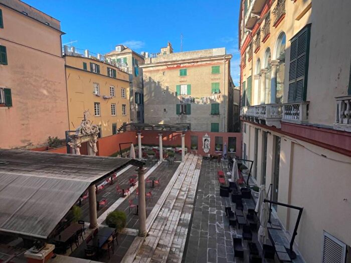 Appartamento trilocale in affitto in Via Giuseppe Garibaldi, Maddalena, Genova