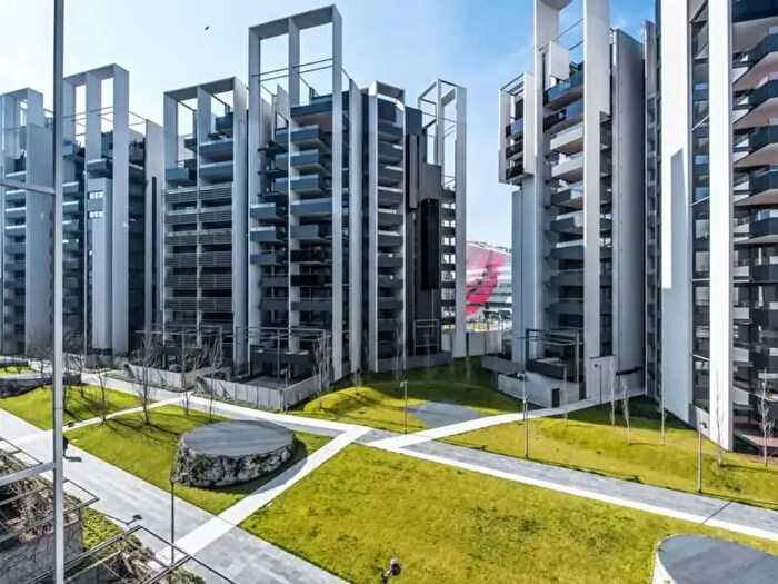 Appartamento quadrilocale in vendita in Via Traiano, Milano
