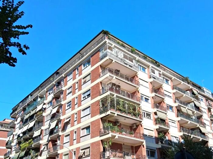 Appartamento con 5 locali in vendita in Via Veturia, Roma