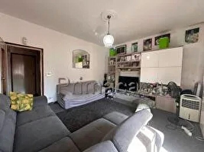 Appartamento trilocale in vendita in Via Allegri, Carpi