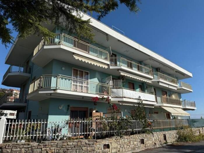 Appartamento bilocale in vendita in Via Piani Paorelli, Costarainera