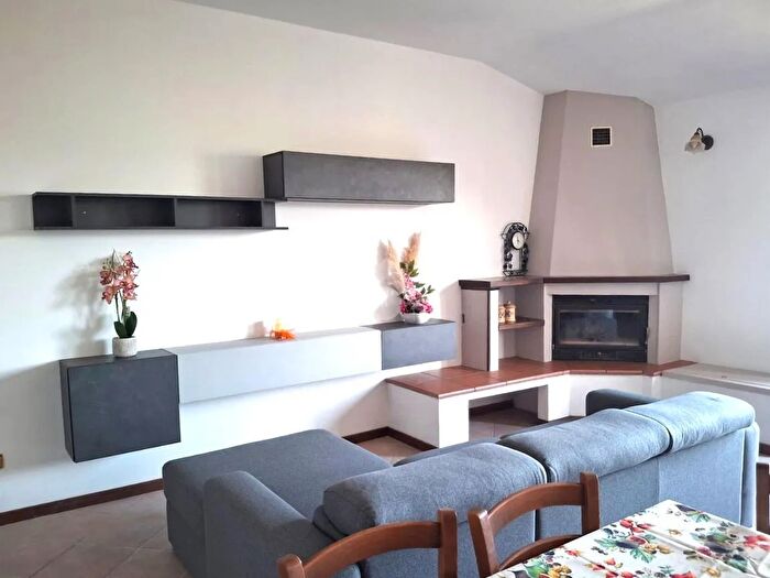 Appartamento trilocale in vendita in Via Giardini, Lama Mocogno