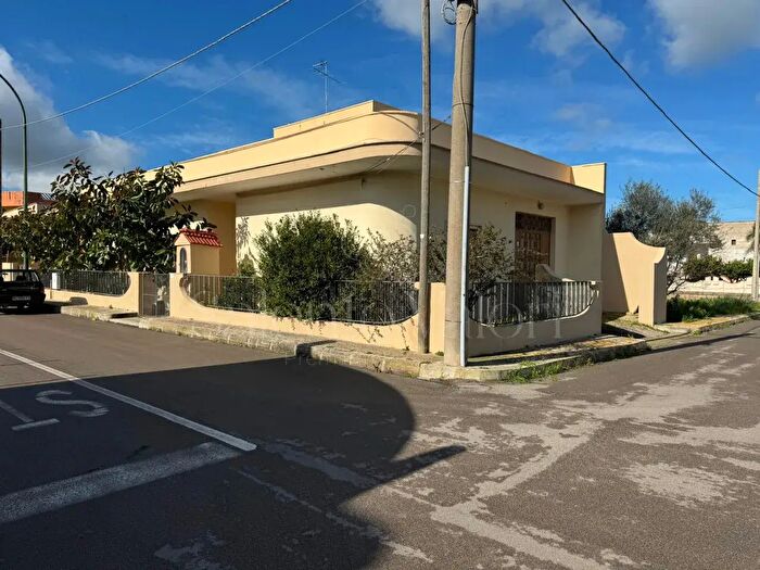 Casa trilocale in vendita in Via Tommaso Fiore, Collepasso