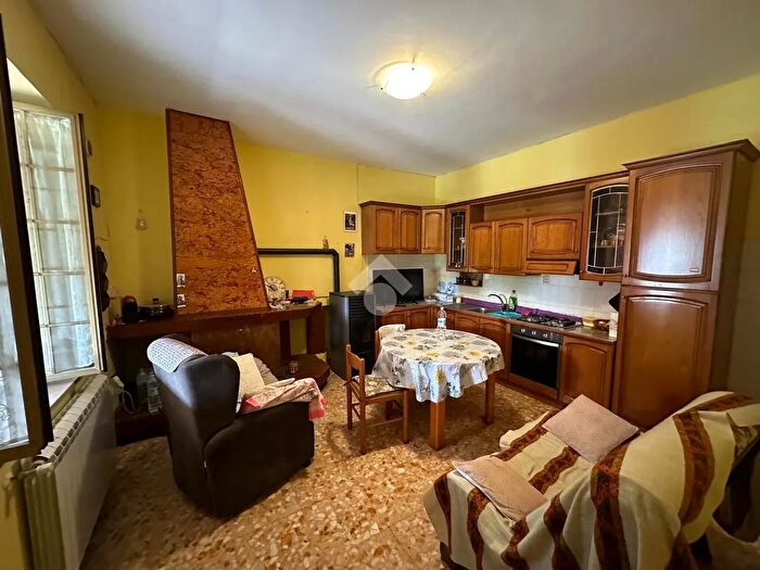 Appartamento trilocale in vendita in Via Fontana Campo, Castelliri