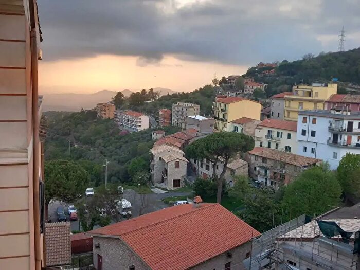 Appartamento quadrilocale in vendita in Viale Umberto I, San Polo Dei Cavalieri