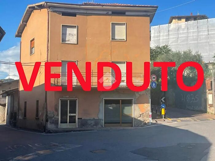 Casa con 10 locali in vendita in Via Giuseppe Malighetti, Paratico