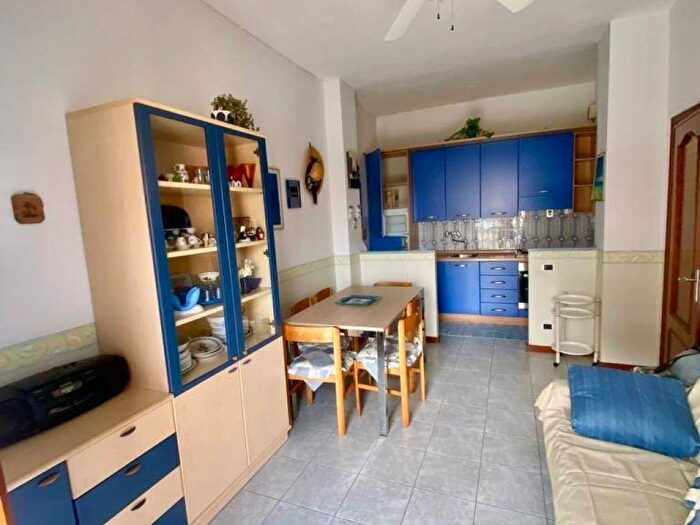 Appartamento trilocale in affitto in Via Patrioti, Centro, Albenga