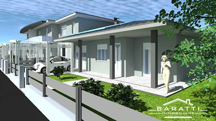 Appartamento con 7 locali in vendita in Suzzara