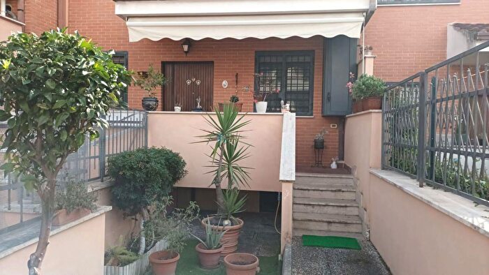 Casa con 5 locali in vendita in Via Giuseppe Benoni, Roma