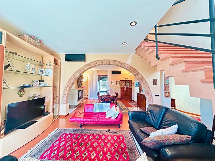 Casa con 8 locali in vendita in Ia Ranci, San Miniato