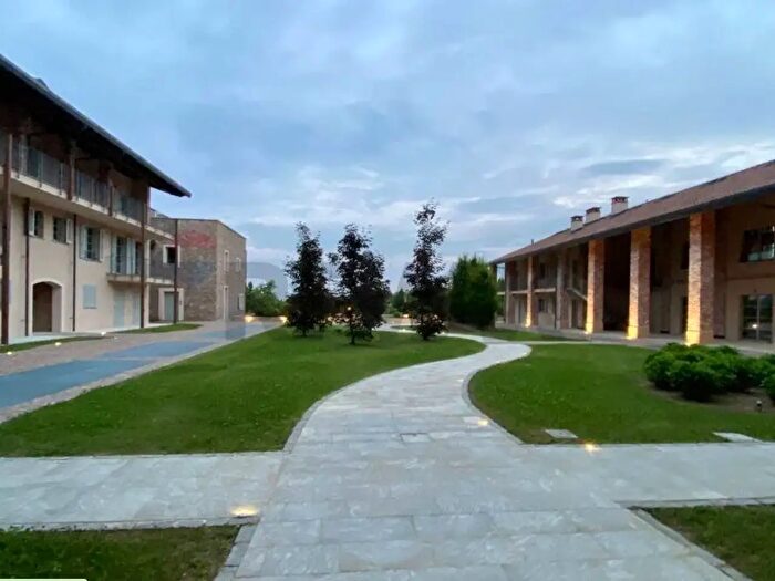 Appartamento trilocale in vendita in Via SantIsidoro, Bogogno