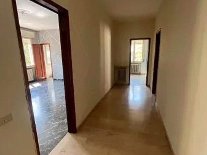 Casa con 6 locali in vendita in Via Bolzano, Modena