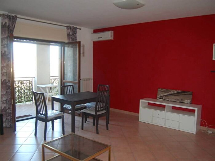 Appartamento quadrilocale in affitto in Via Madre Teresa Napoli, Ponte di Nona, Roma