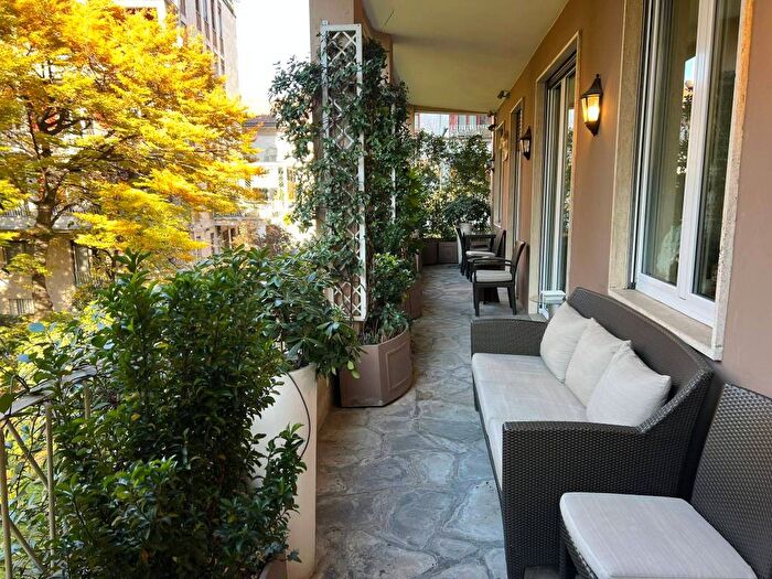 Appartamento con 6 locali in affitto in Via Pietro Mascagni, Palestro, Milano