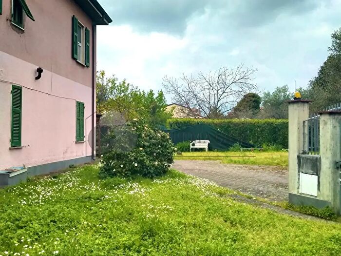 Casa quadrilocale in vendita in Via della Crociata Snc, Sarzana