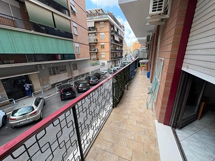 Appartamento bilocale in vendita in Via Fonti del Clitunno, Roma