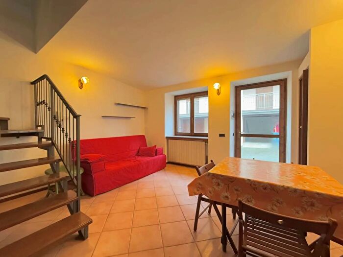 Casa quadrilocale in vendita in Via TriesteMonasterolo del Castello, Monasterolo Del Castello