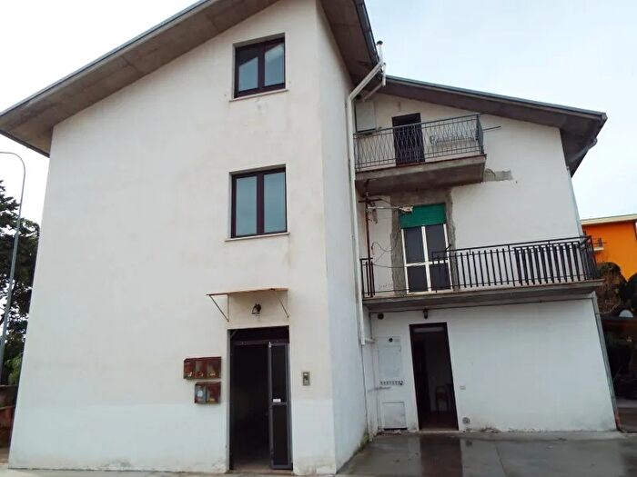 Casa con 10 locali in vendita in Lanciano